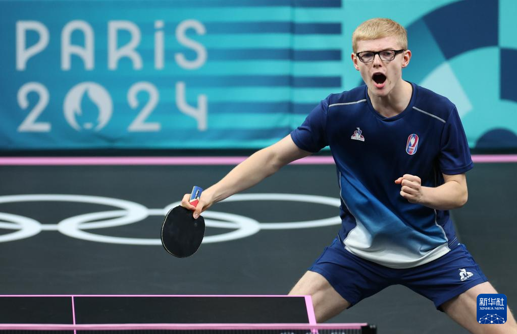 他不仅肩负 他不仅肩负